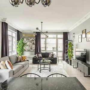  Apartment Bohemian Flat In Nisantasi With Location